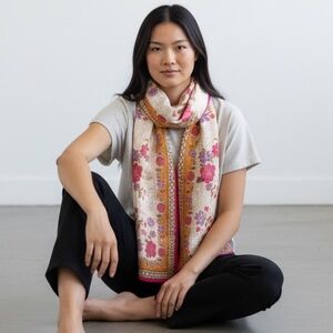 Vintage Nicole Miller Studio Oblong 100% Silk Colorful Floral Scarf Pink Purple